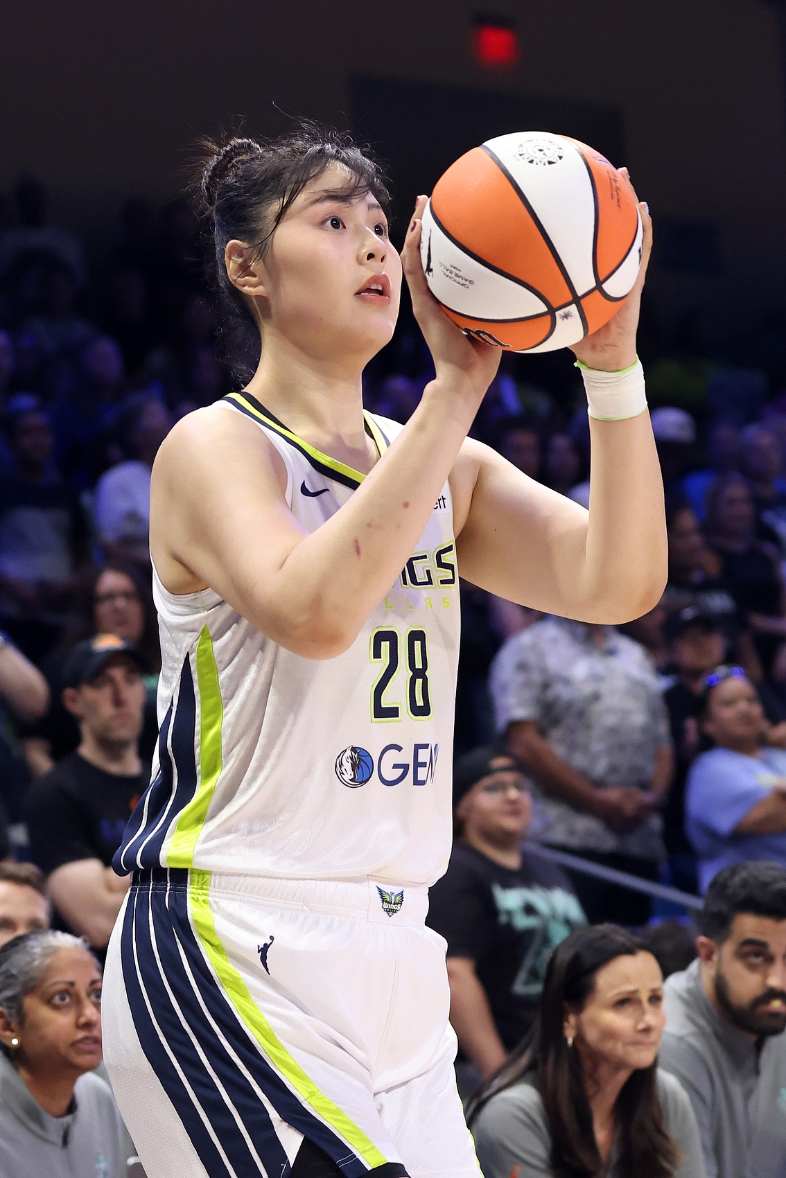 里程碑之夜！李Yueru成为中国女子篮球队历史上的第三名球员 在WNBA拥有20多个单打以上